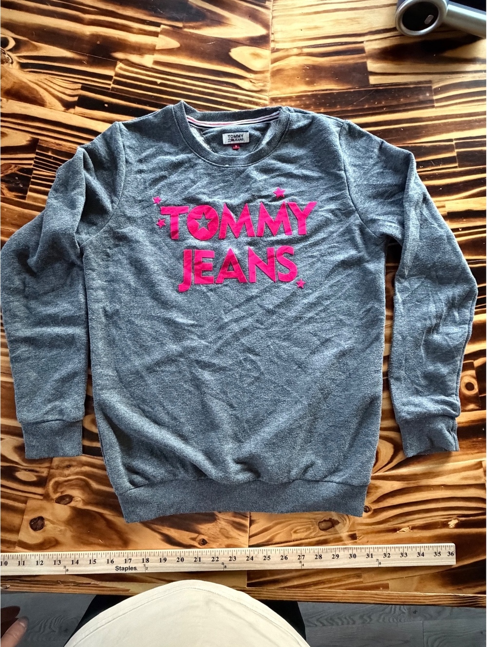 Tommy Jeans gray sweatshirt with pink logo